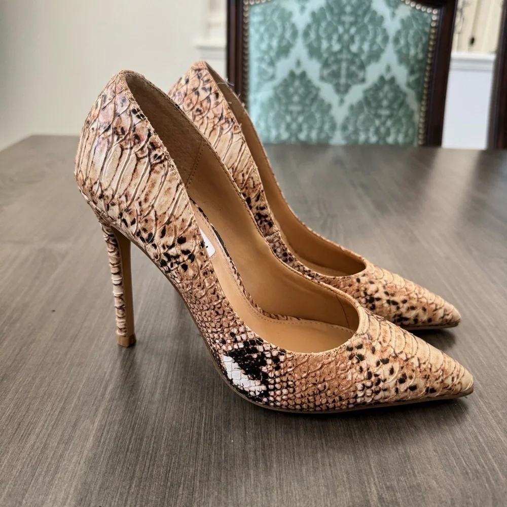 Steve Madden Evelyn Beige Snake stiletto Pointed Toe Pumps heels size 5